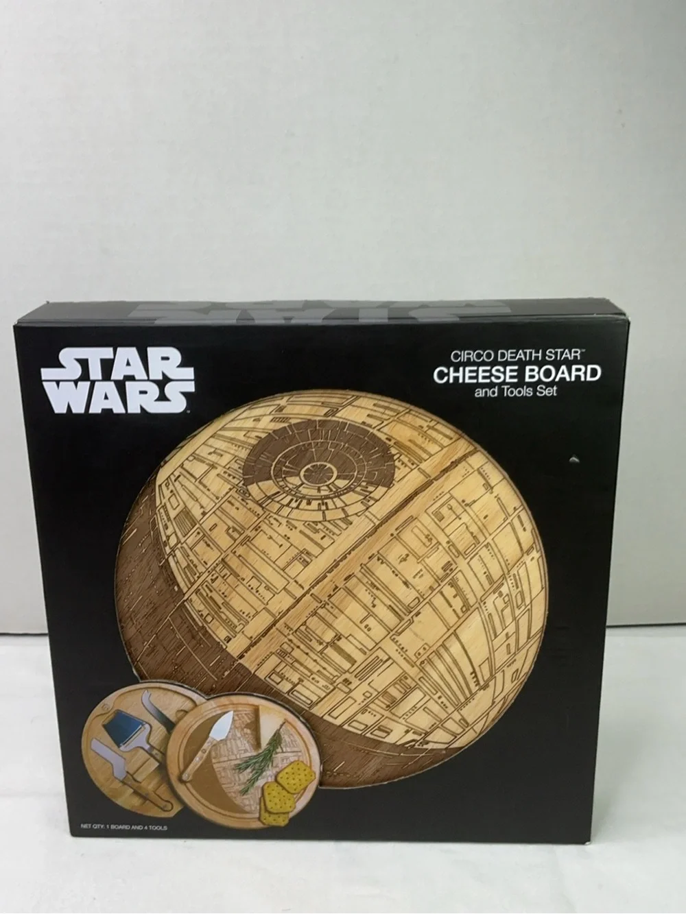Star Cheese Board in Black and Natural Wood